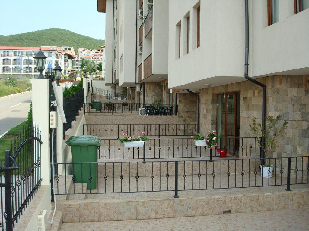 Apartments In Complex Chateau Nessebar Sveti Vlas Eksteriør billede
